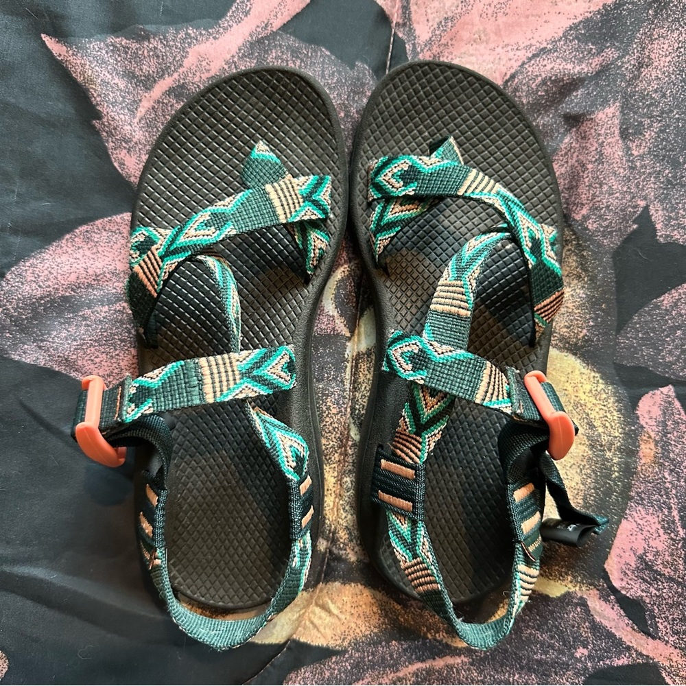 Women’s Chaco Z2 Teal Pink Aztec Toe Loop Size 8